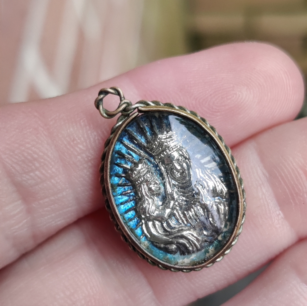 Antique Reverse Intaglio Blue Mercury Glass St Anne Catholic Pendant - Picture 2 of 3
